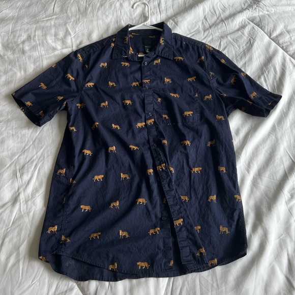 H&M Jaguar Print Short Sleeve Shirt - Picture 1 of 6